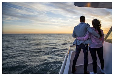 Esperienza in barca con champagne al tramonto a Città del Capo